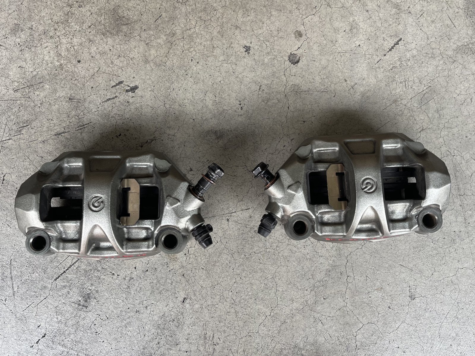 61041512A - Front Brake Calipers Left And Right - Image 2