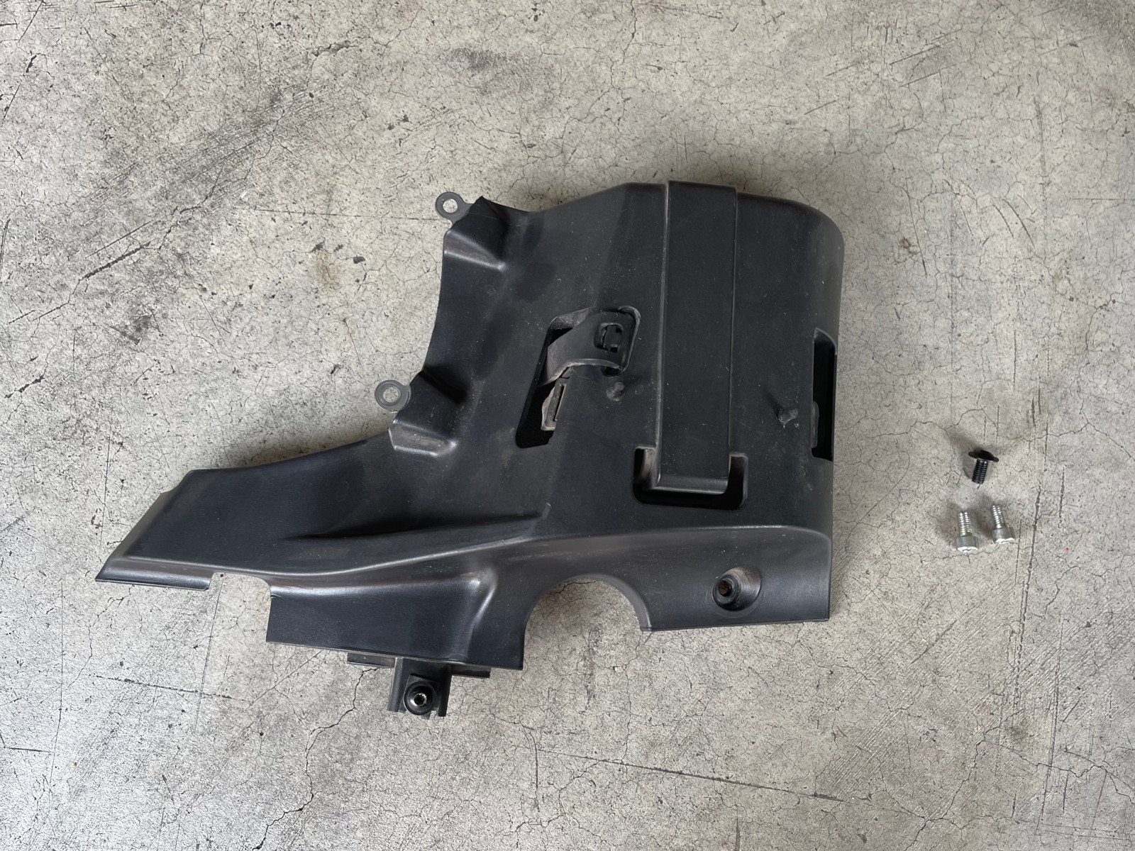 8291E731B - Canister Bracket