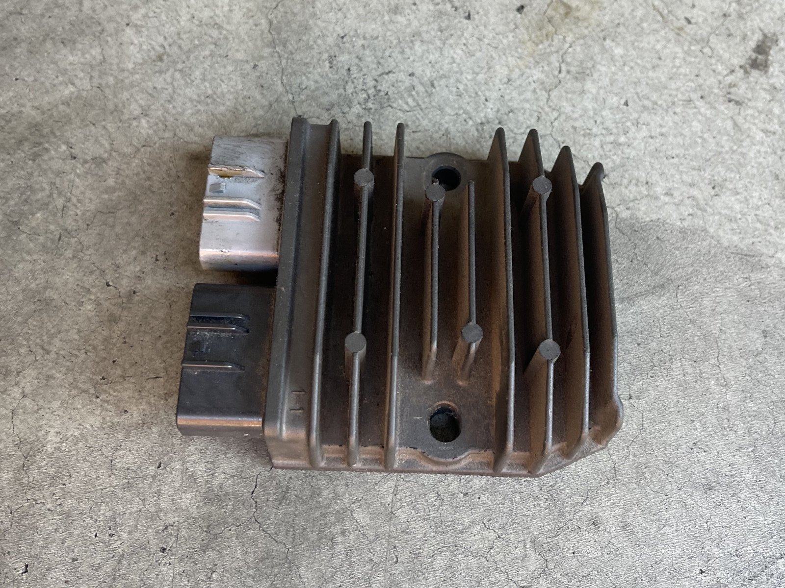 54040321A - Voltage Regulator