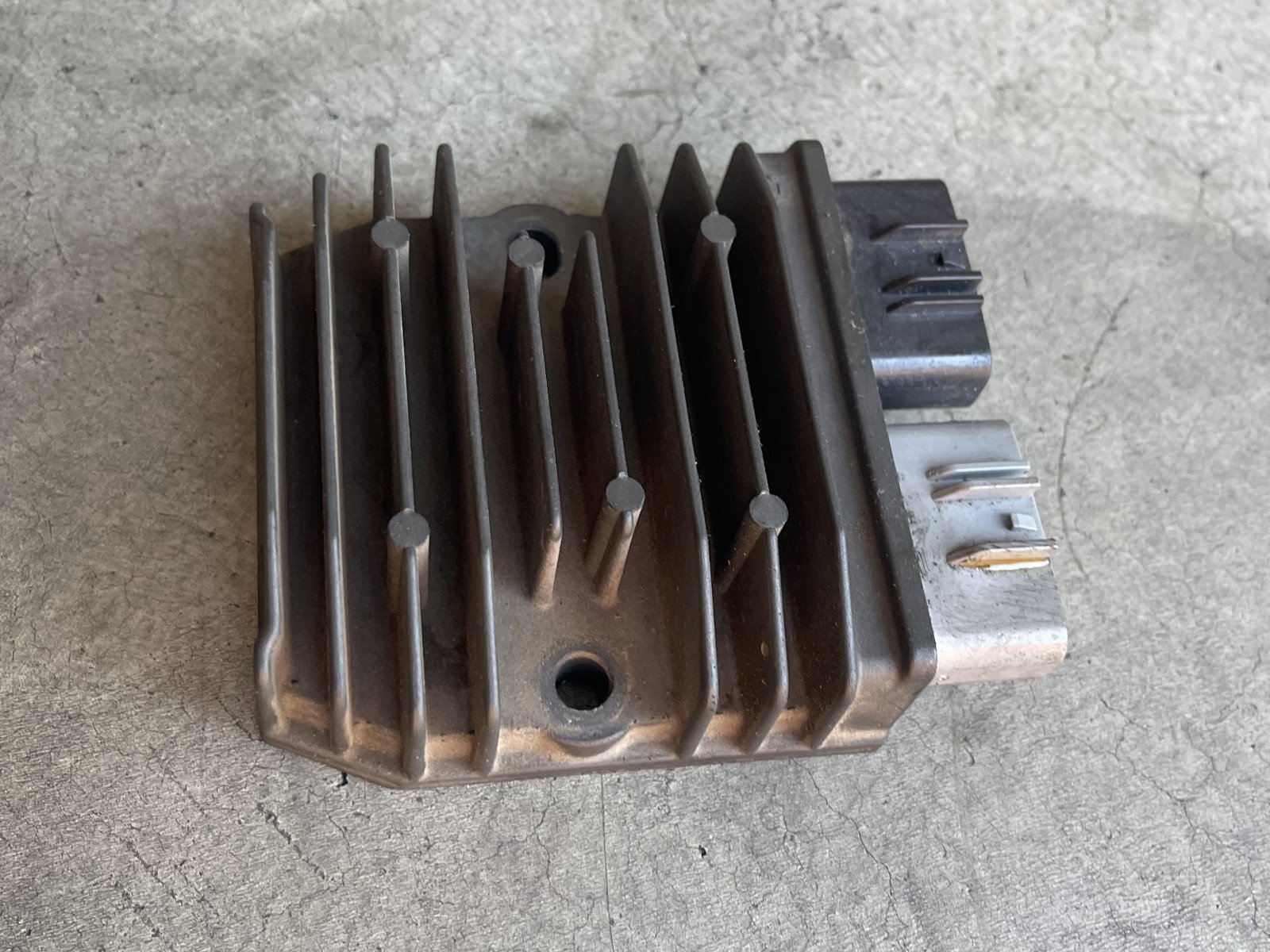 54040321A - Voltage Regulator - Image 2