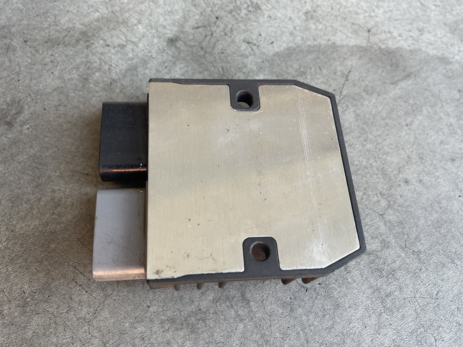 54040321A - Voltage Regulator - Image 3