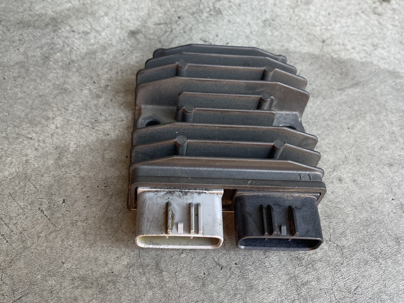 54040321A - Voltage Regulator - Image 4