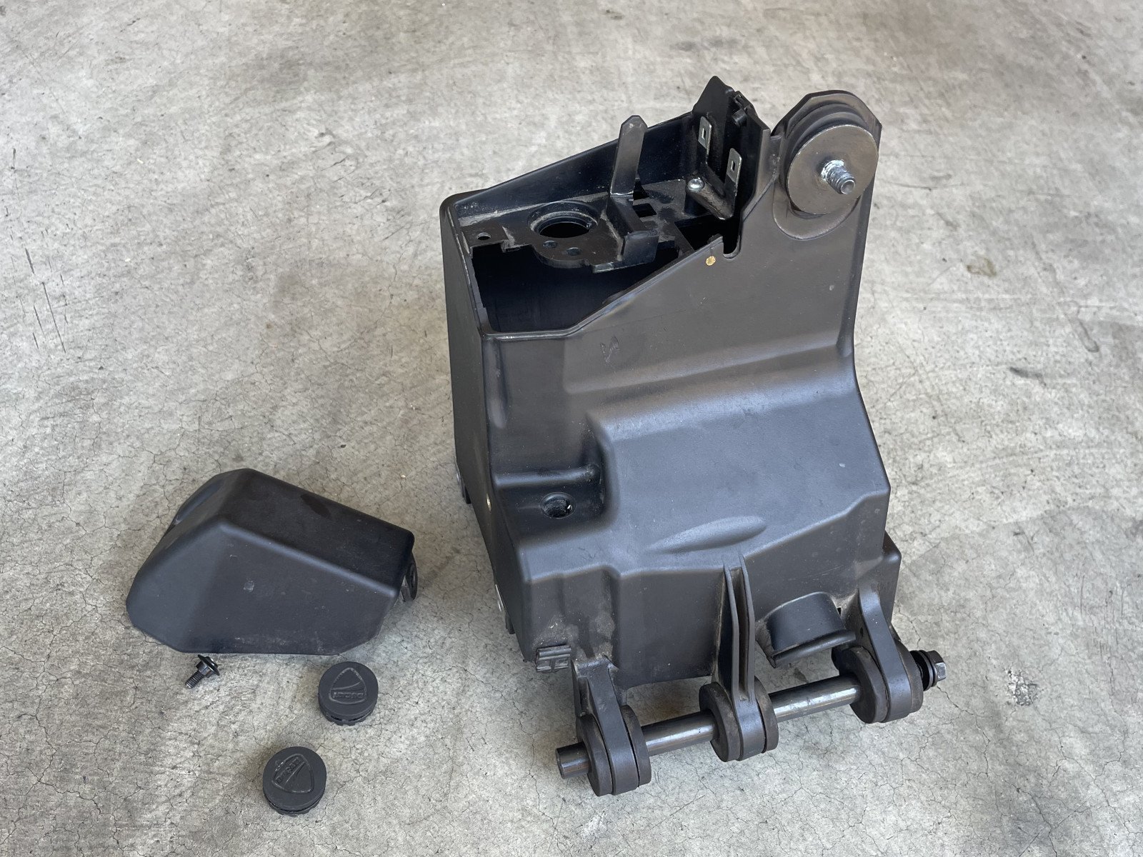 8291B632B - Battery Holder - Image 3