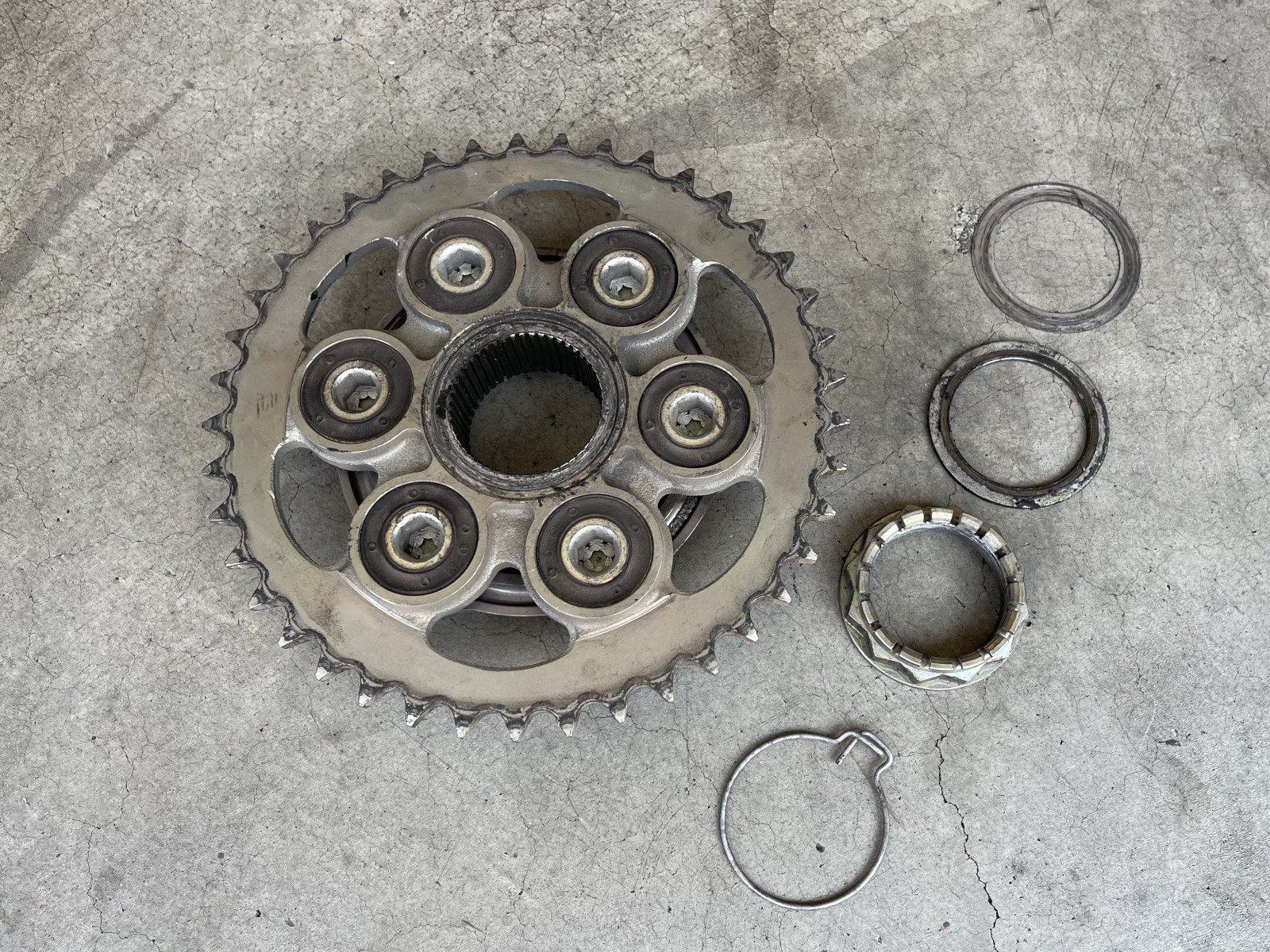 70090563A - Hub Shock Absorber - Image 2