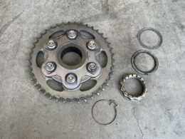 70090563A - Hub Shock Absorber