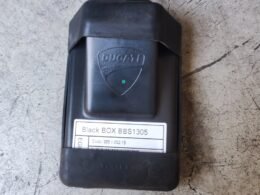 38510521B - Blackbox Unit with Vibration Damper Holder