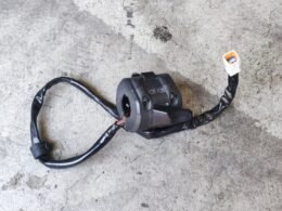 65110142A - Handle Switch Left