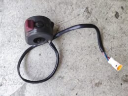 65010122E - Handle Switch Right