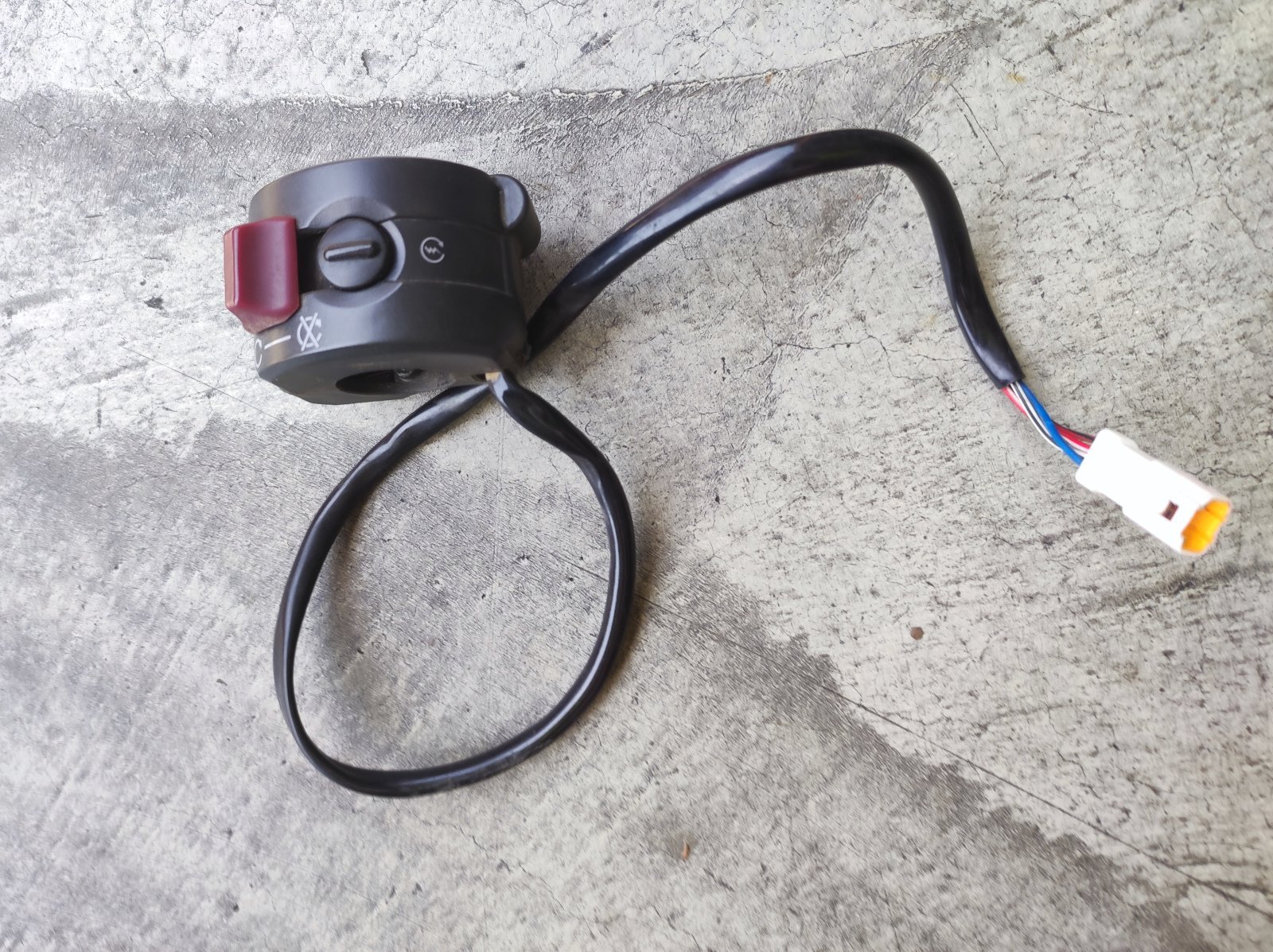 65010122E - Handle Switch Right - Image 3