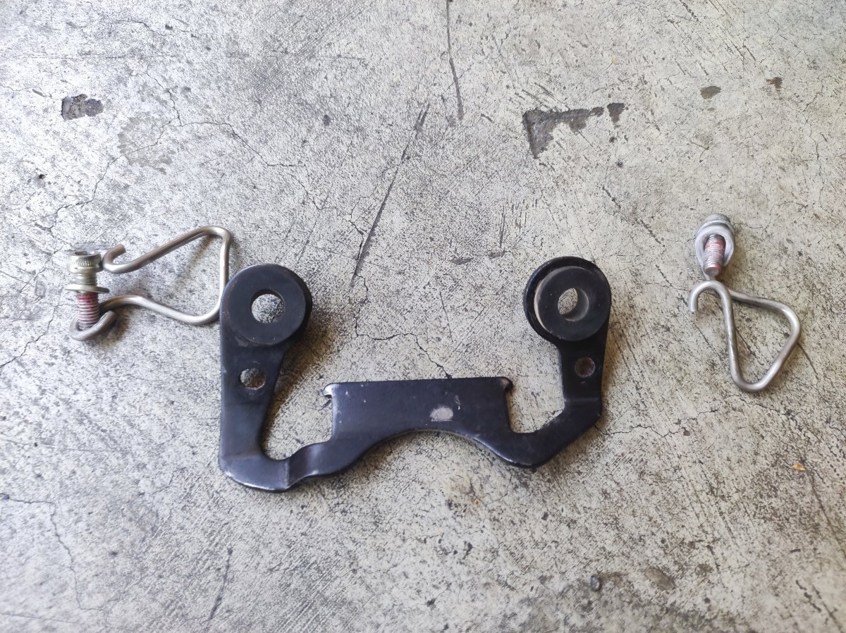 8291B651AA - Bracket, Connector With Horses Left And Right