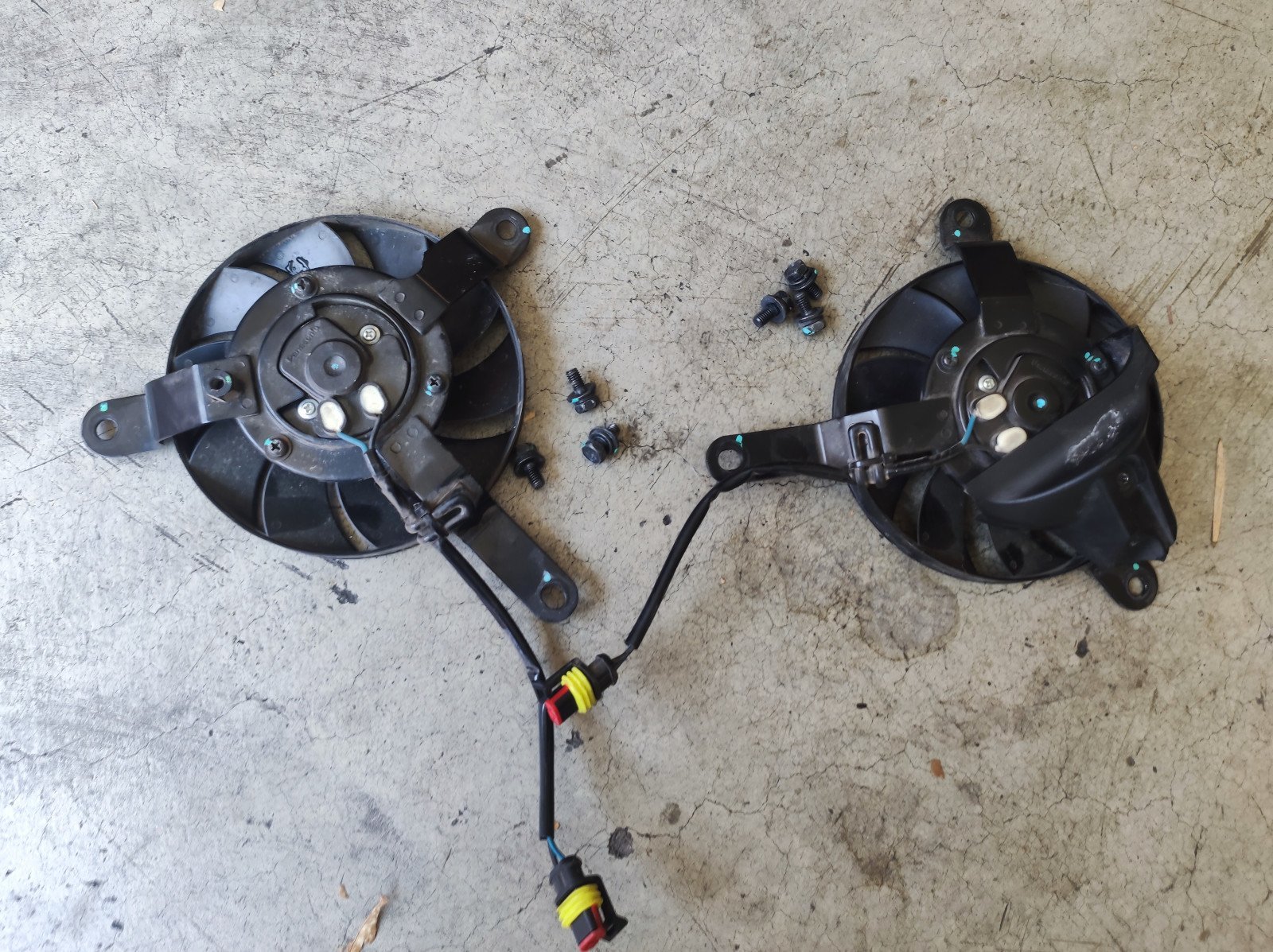 55040271A - Electric Fan Right And Left - Image 2